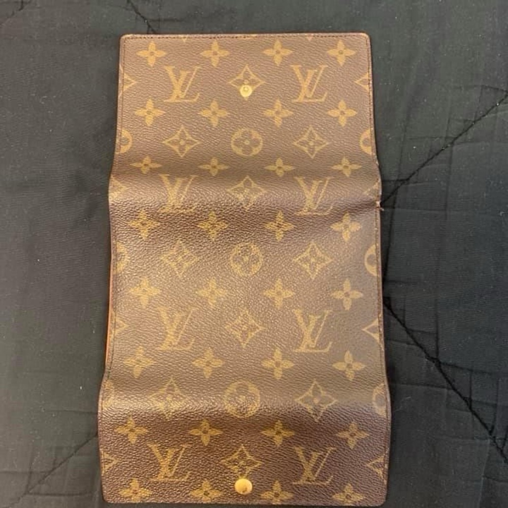 Louis Vuitton wallet - Picture 11 of 13